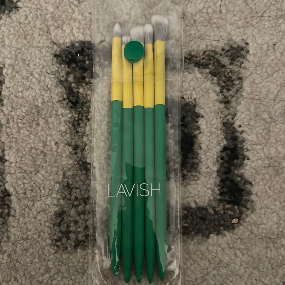 NEW Lavish Eye Brush Set